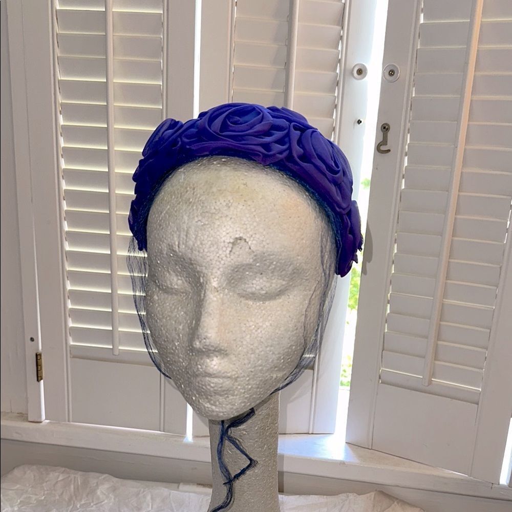 Vintage 50s/60s Purple Floral Hat with netting‎ ties - Picture 2 of 7